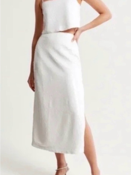 Abercrombie & Fitch Dresses & Skirts - NWT Abercrombie & Fitch White Midi Sequin Skirt fully lined - Women